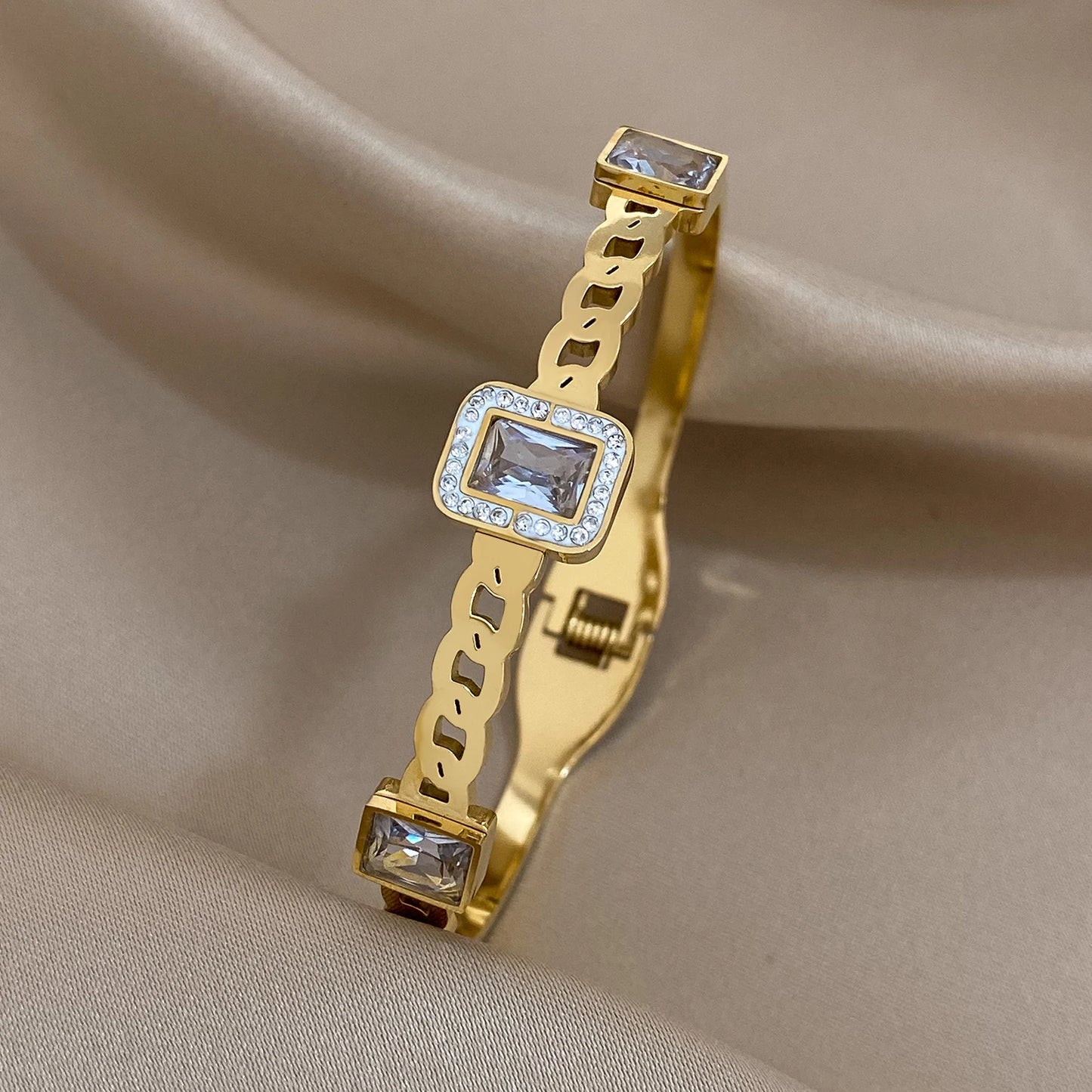 Bracelet cuff