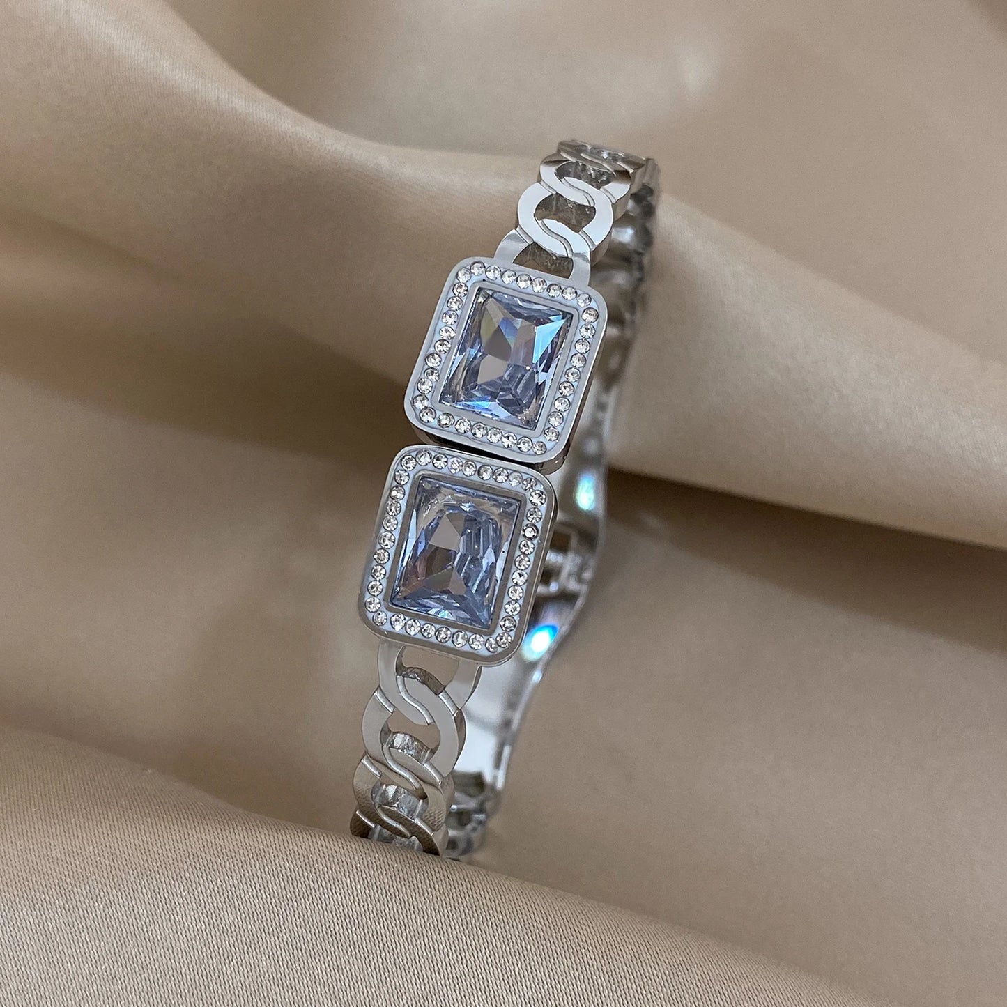 Bracelet cuff