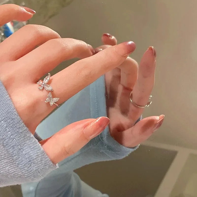 Double butterfly ring