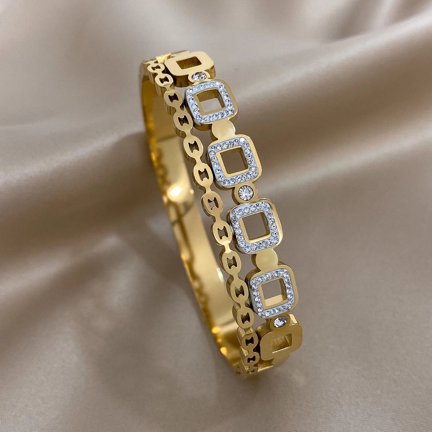 Bracelet cuff