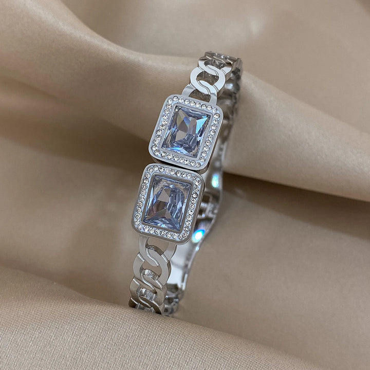 Bracelet cuff
