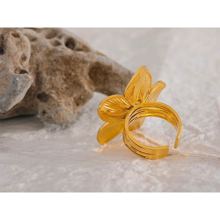 Flower with ring