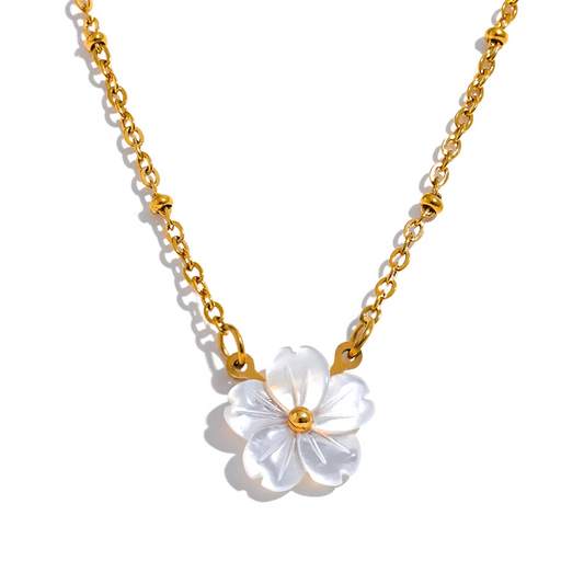 Flower pendant necklace