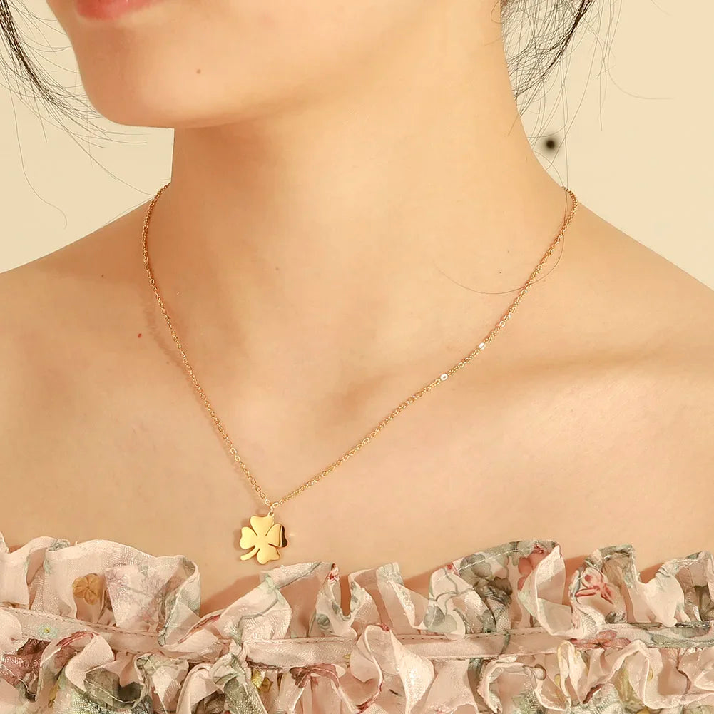 Clover leaf necklace