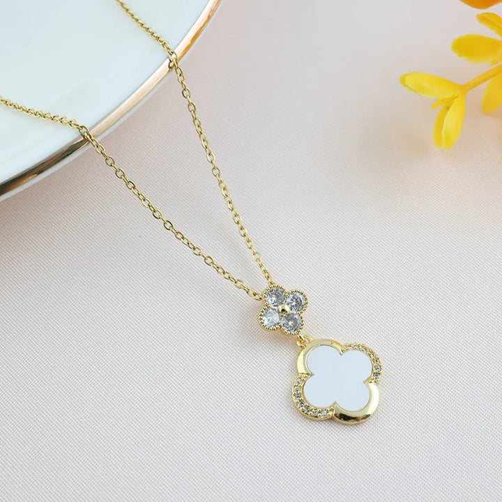 Leaf clover necklace
