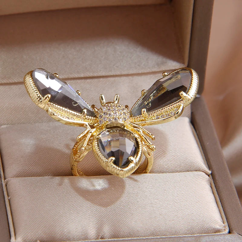 Ring with bee