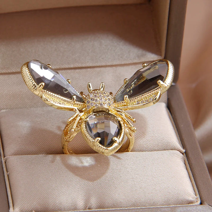 Ring with bee