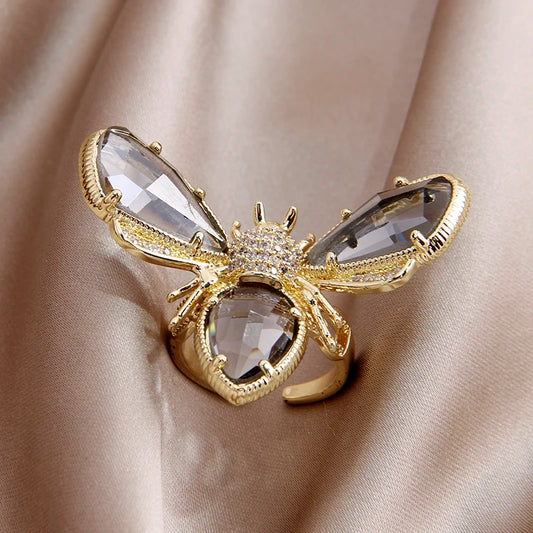 Ring with bee