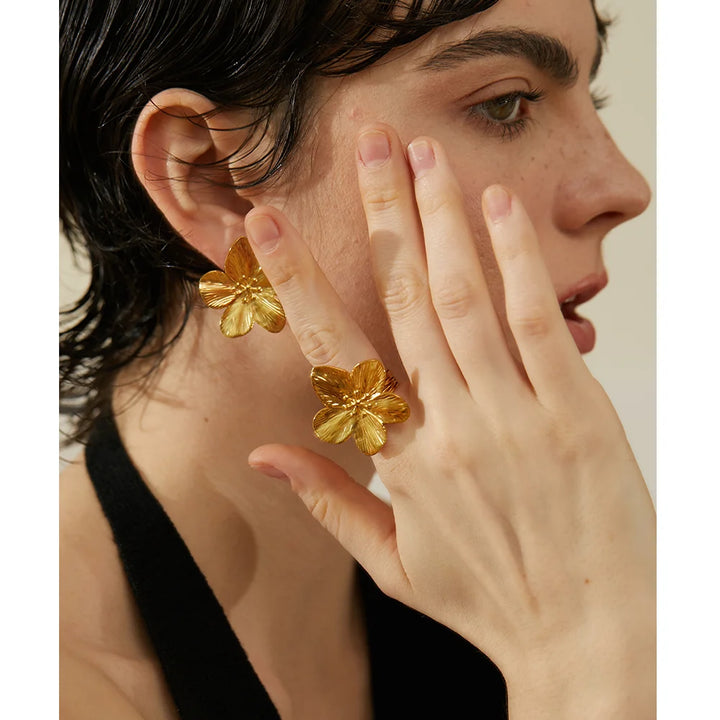 Flower with ring