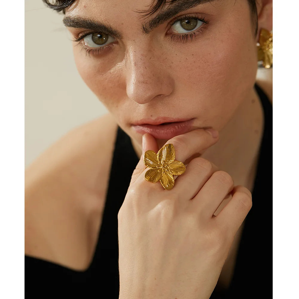 Flower with ring