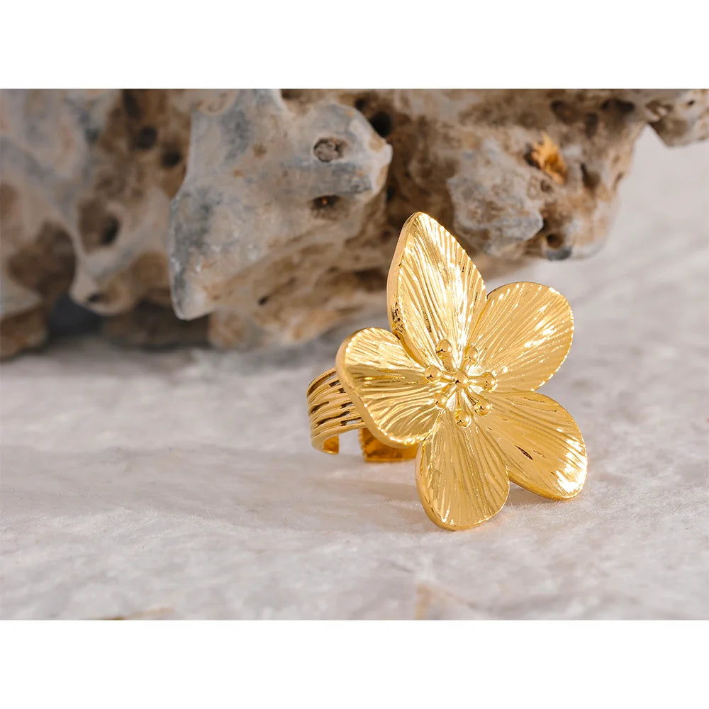 Flower with ring