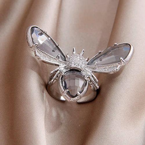 Ring with bee